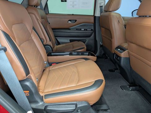 Used 2023 Nissan Pathfinder Platinum AWD/4WD image 43