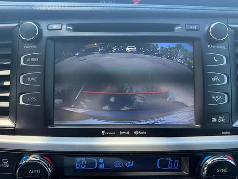 Used 2019 Toyota Highlander XLE FWD image 19