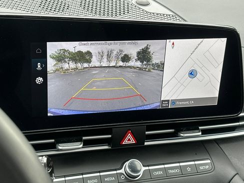 Used 2025 Hyundai Elantra Limited image 25