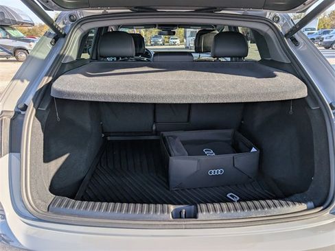 Used 2024 Audi Q4 e-tron Premium image 27