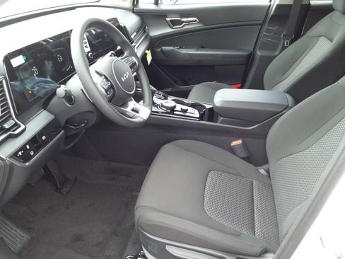 Used 2025 Kia Sportage LX image 10