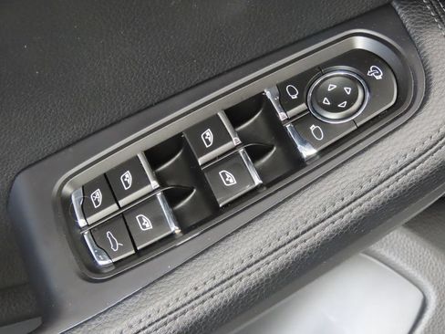 Certified 2026 Porsche Macan AWD/4WD image 38
