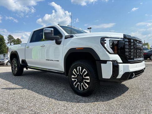 Used 2026 GMC Sierra 2500 Denali Ultimate w/ LPO, Black Badging Package image 8