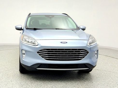 Used 2022 Ford Escape Titanium image 2