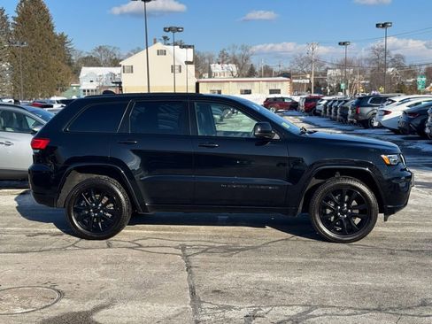 Used 2022 Jeep Grand Cherokee Laredo X image 7