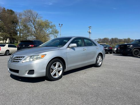 Used 2011 Toyota Camry LE image 30