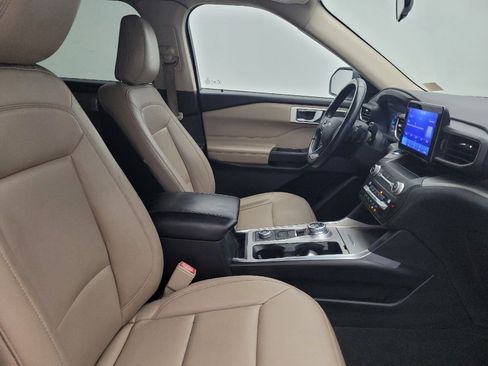Used 2020 Ford Explorer XLT w/ Equipment Group 202A AWD/4WD image 21