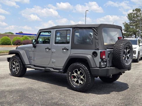 Used 2018 Jeep Wrangler Unlimited Sport w/ Connectivity Group AWD/4WD image 11
