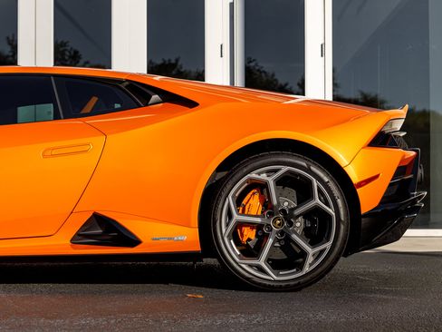 Used 2023 Lamborghini Huracan EVO RWD image 11