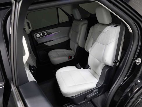 Used 2025 Ford Explorer Platinum w/ LUX Leather Package AWD/4WD image 34