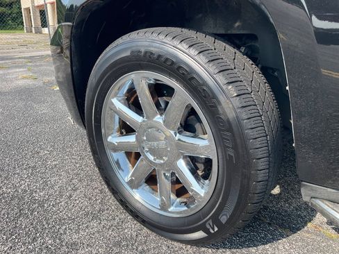 Used 2013 GMC Yukon XL Denali RWD image 9