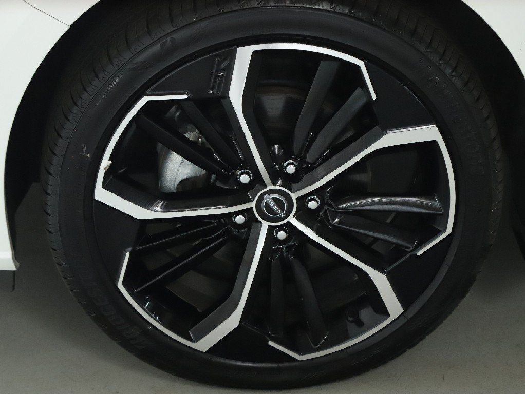 Certified 2025 Nissan Altima 2.5 SR AWD/4WD image 37