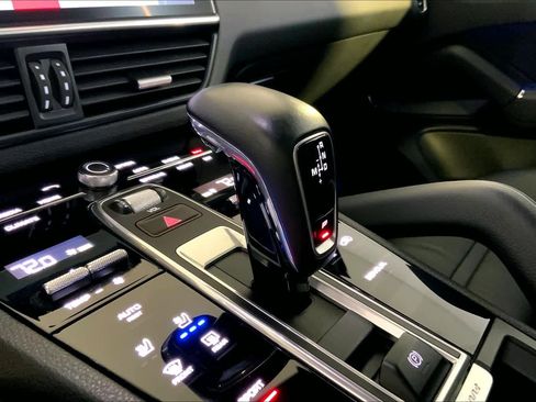 Used 2021 Porsche Cayenne S image 17