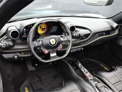 Used 2022 Ferrari F8 Tributo image 4