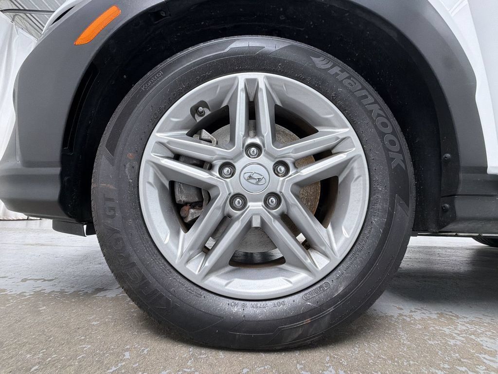 Used 2023 Hyundai Kona SE w/ Cargo Package AWD/4WD image 17