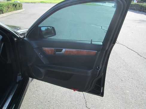 Used 2013 Mercedes-Benz C 250 Sedan image 10