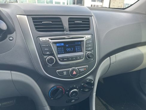 Used 2016 Hyundai Accent SE image 3