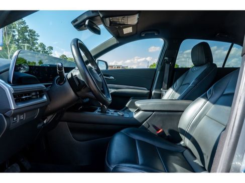 Used 2025 Cadillac XT4 Premium Luxury FWD image 10