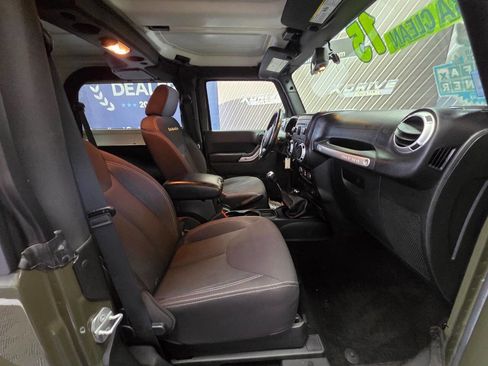 Used 2015 Jeep Wrangler Sahara w/ Connectivity Group AWD/4WD image 23
