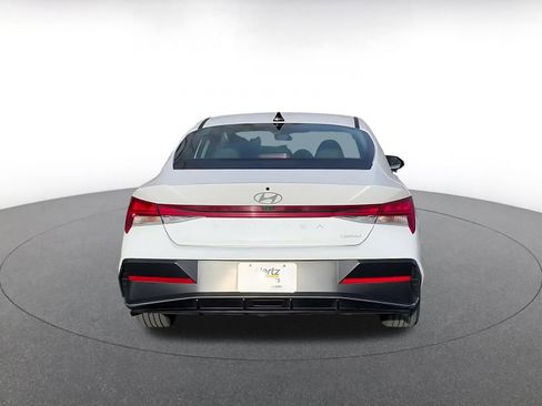 Used 2025 Hyundai Elantra Limited image 12