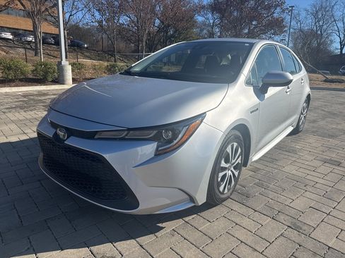 Certified 2020 Toyota Corolla LE image 1