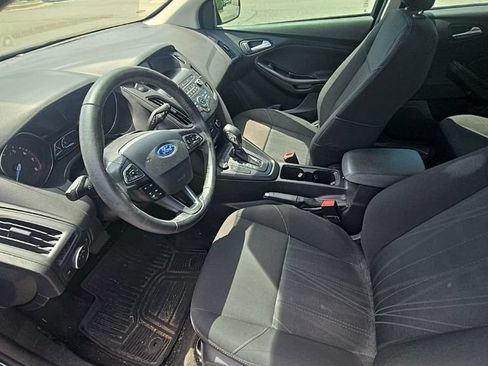 Used 2018 Ford Focus SE w/ Cold Weather Package FWD image 12