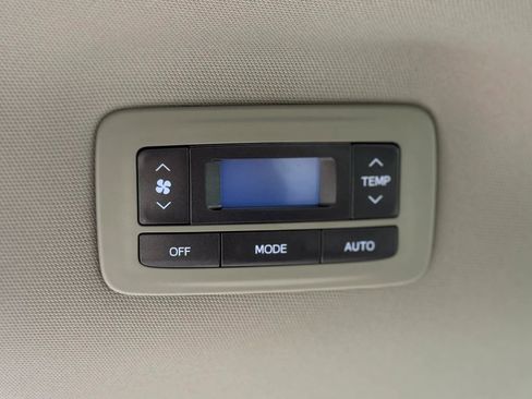 Used 2015 Toyota Sienna L FWD image 26
