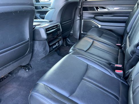 Used 2022 Jeep Wagoneer Series II w/ Convenience Group I image 12