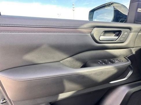 Certified 2025 Nissan Armada Platinum image 23