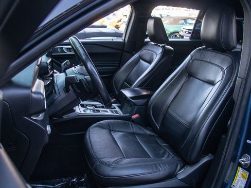 Used 2020 Ford Explorer XLT w/ Equipment Group 202A image 10