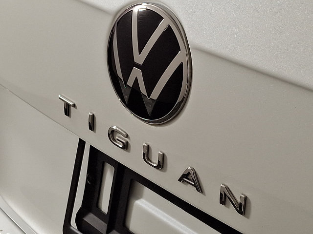 Used 2024 Volkswagen Tiguan SE R-Line FWD image 31