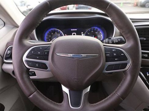 Used 2017 Chrysler Pacifica Touring-L Plus w/ Tire & Wheel Group image 12