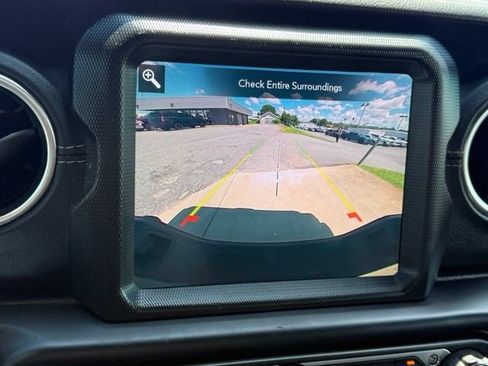 Used 2020 Jeep Gladiator Overland AWD/4WD image 24