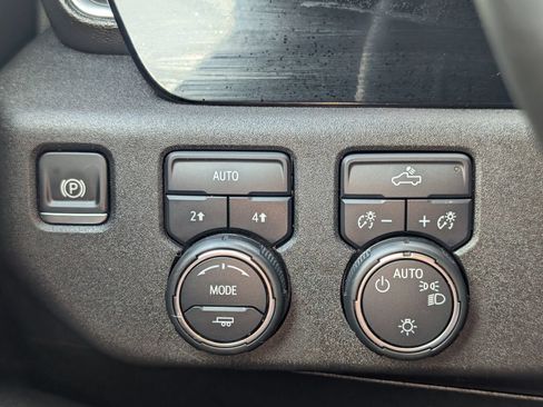 Used 2024 Chevrolet Silverado 1500 LT AWD/4WD image 6