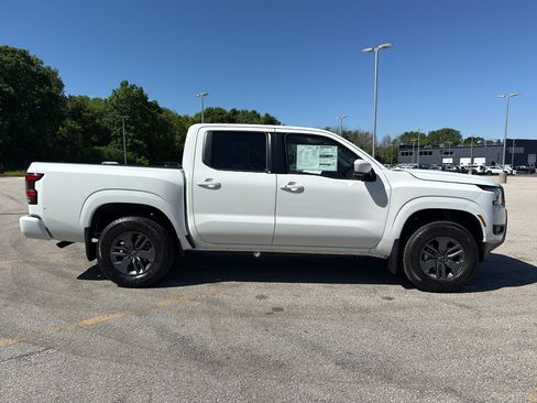 New 2026 Nissan Frontier SV w/ SV Convenience Package AWD/4WD image 4