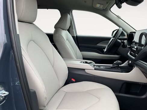 Used 2024 Toyota Grand Highlander XLE image 14