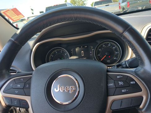 Used 2015 Jeep Cherokee Latitude FWD image 13