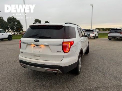 Used 2016 Ford Explorer XLT w/ Equipment Group 202A AWD/4WD image 13
