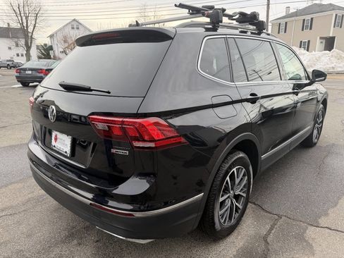 Used 2020 Volkswagen Tiguan SE w/ Panoramic Sunroof Package image 8