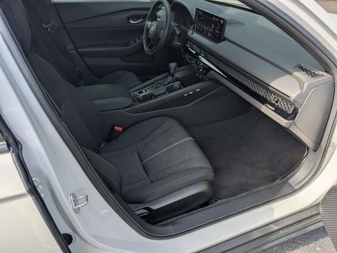 Used 2023 Honda Accord Sport image 12