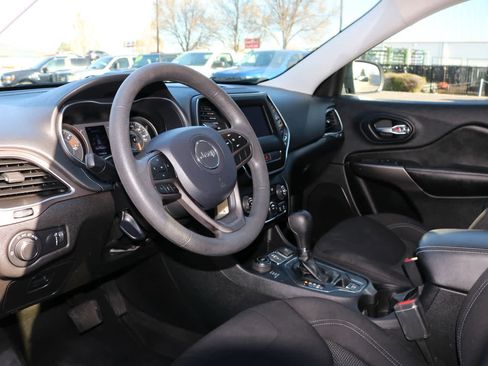 Used 2020 Jeep Cherokee Latitude AWD/4WD image 7