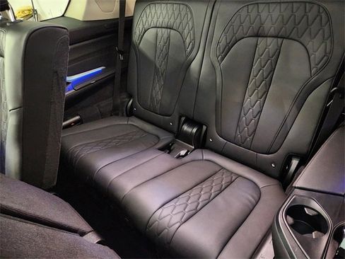 Used 2025 BMW X7 xDrive40i image 32