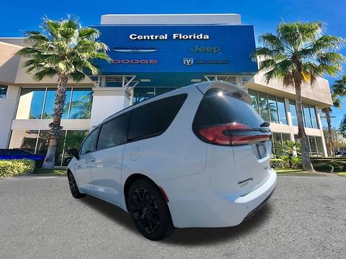 New 2026 Chrysler Pacifica Select w/ S Appearance Package FWD image 7