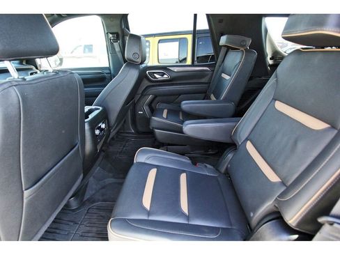 Used 2024 GMC Yukon AT4 w/ Technology Package image 7