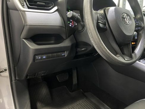 Certified 2019 Toyota RAV4 XLE w/ Convenience Package image 16