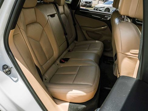Used 2024 Porsche Macan AWD/4WD image 28