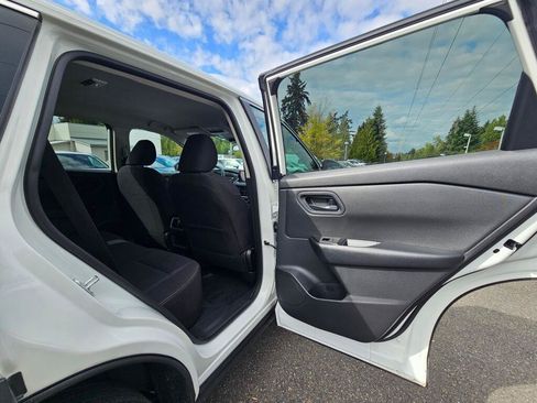Used 2024 Nissan Rogue S AWD/4WD image 15