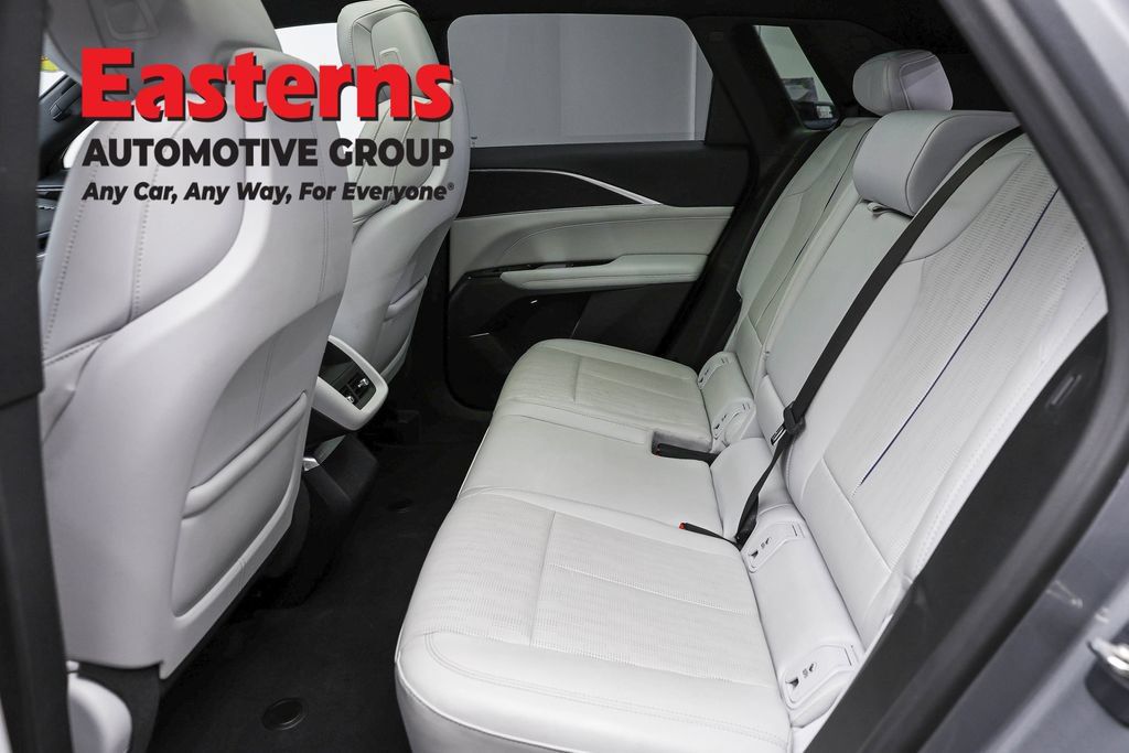 Used 2024 Cadillac Lyriq Luxury RWD image 24