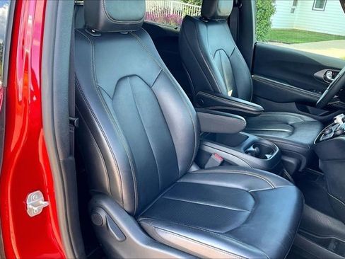 Used 2025 Chrysler Pacifica Select FWD image 29