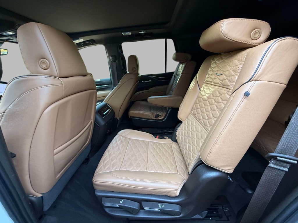 Used 2023 Cadillac Escalade Premium Luxury w/ Performance Package AWD/4WD image 20